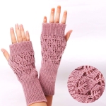 Moderiktiga rosa stickade fingerlösa handskar för flickor
