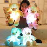 LED-nallebjörn för flickor, olika färger i ett blöjrum