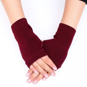 Trendig halvfingerhandske för granatfärgade tjejer