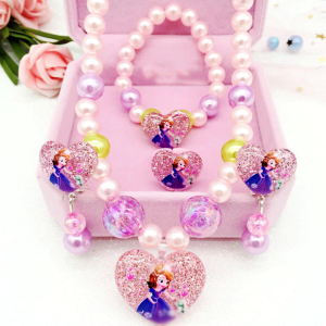Öppet rosa smyckeskrin med 4 Princess Sofia-juveler inuti