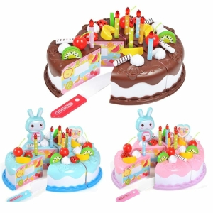 Tre tårtformade leksaker för flickor i brunt, blått och rosa.