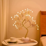 LED-sängbordslampa i form av ett träd för en flickas sovrum. Bra kvalitet, mycket originell på ett nattduksbord i ett hus