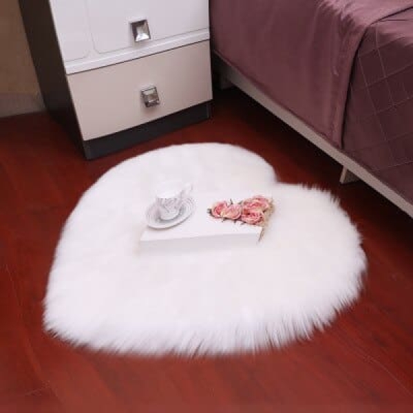 Hjärtformad shagmatta för en flickas sovrum hjartformad shagmatta for en flickas sovrum 70x90cm vit
