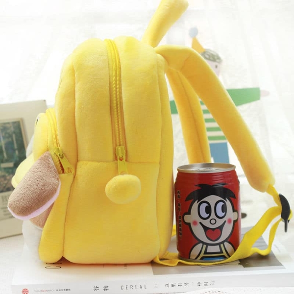 Gul Pat Patrol-ryggsäck för flickor på ett bord