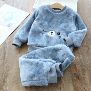 Vinterpyjamas i fleece med motiv av katt på bord för flickor