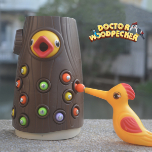 Montessori-leksak för motoriska färdigheter med magnetisk pick för små flickor med en liten gul fågel och ett träd