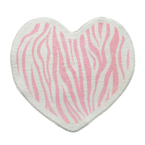 En vit och rosa hjärtformad matta med zebramönster till en flickas sovrum.