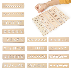 Olika träskivor för att öva på att skriva alfabetet, siffror och former i allmänhet