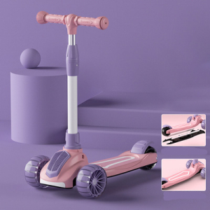 Hopfällbar 3-hjulig sparkcykel för flickor med lila bakgrund