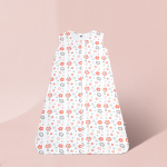 Vit ärmlös sovsäck för baby med rosa tryck